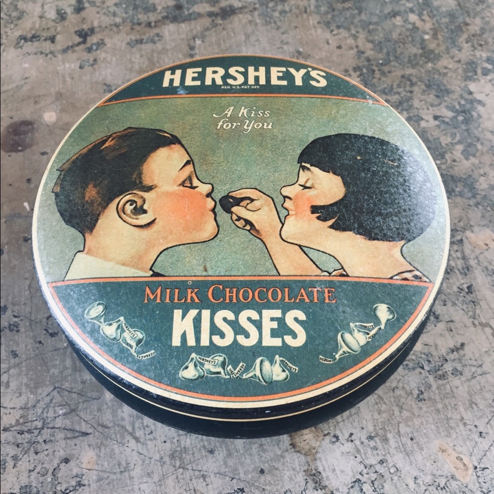 Vintage 1982 HERSHEY'S Round Collectible Tin